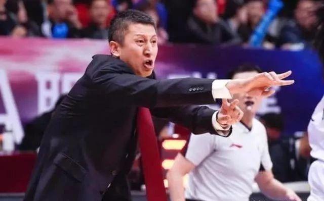辽宁男篮两连败:辽宁球迷内讧,换外援,换教练
